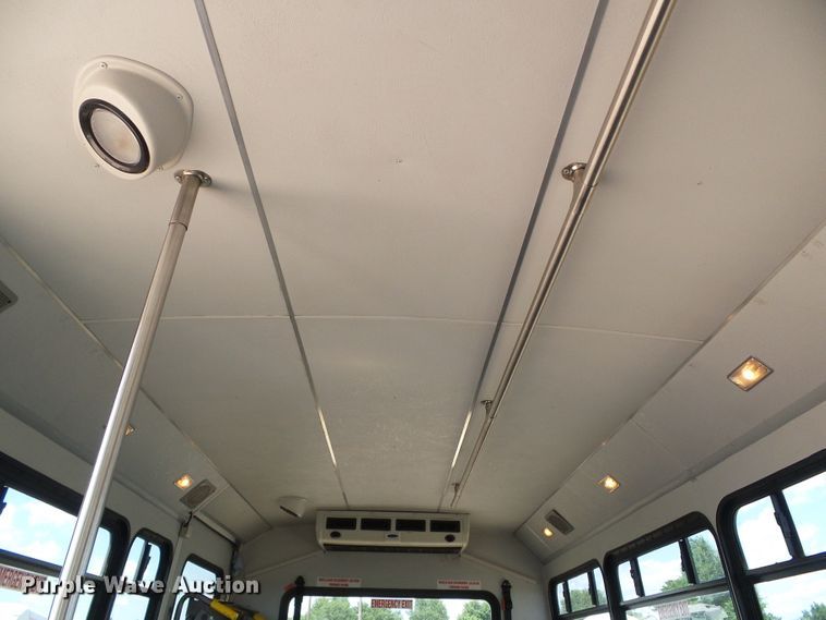 image for item DC5032 2008 Ford Econoline E450 Super Duty shuttle bus