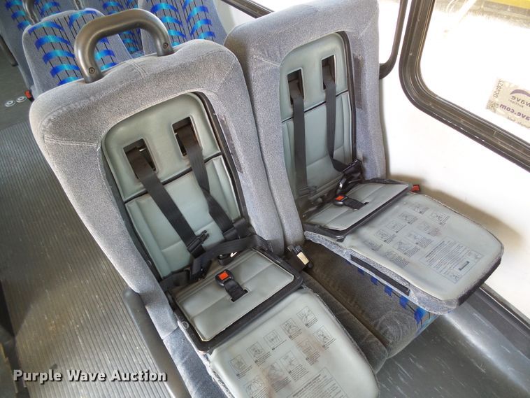 image for item DC5032 2008 Ford Econoline E450 Super Duty shuttle bus