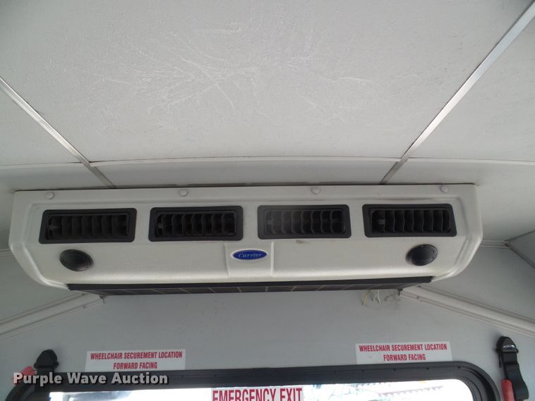 image for item DC5032 2008 Ford Econoline E450 Super Duty shuttle bus