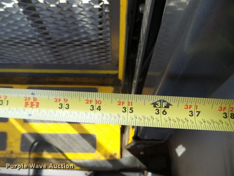 image for item DC5032 2008 Ford Econoline E450 Super Duty shuttle bus