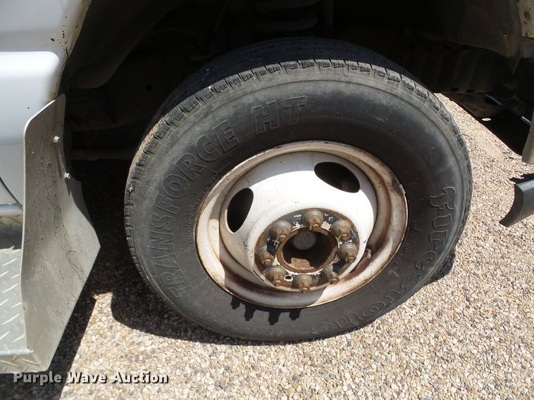 image for item DC5032 2008 Ford Econoline E450 Super Duty shuttle bus