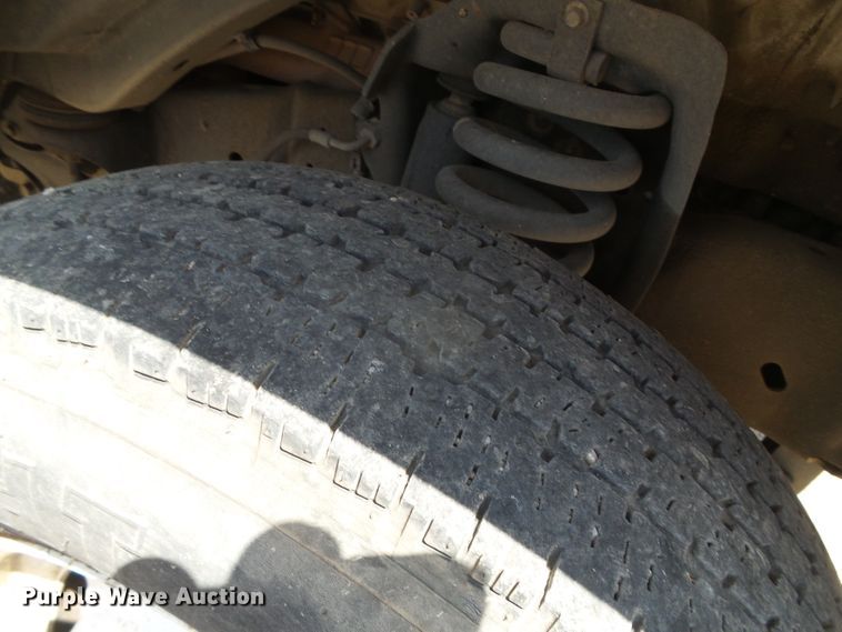 image for item DC5032 2008 Ford Econoline E450 Super Duty shuttle bus