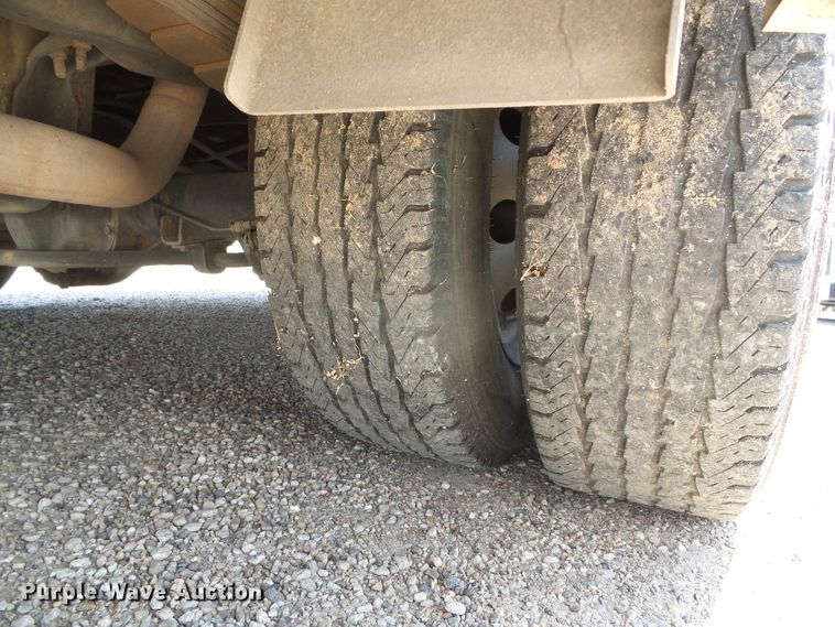 image for item DC5032 2008 Ford Econoline E450 Super Duty shuttle bus