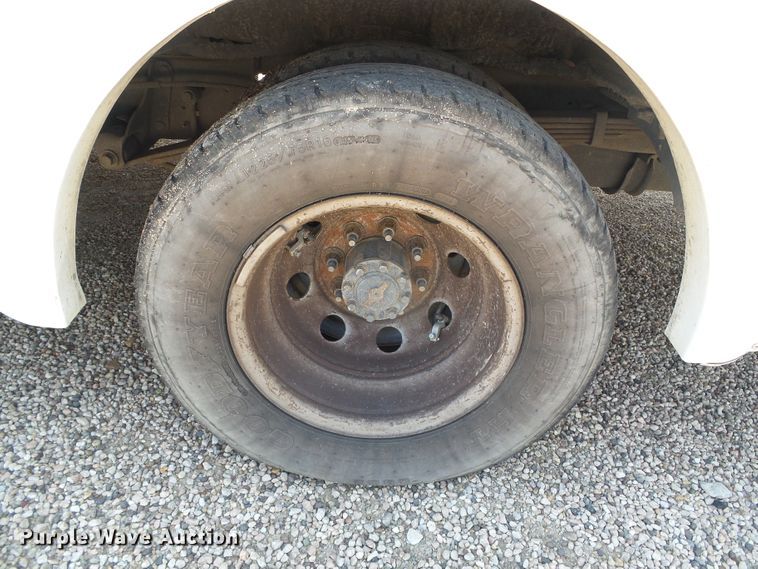 image for item DC5032 2008 Ford Econoline E450 Super Duty shuttle bus