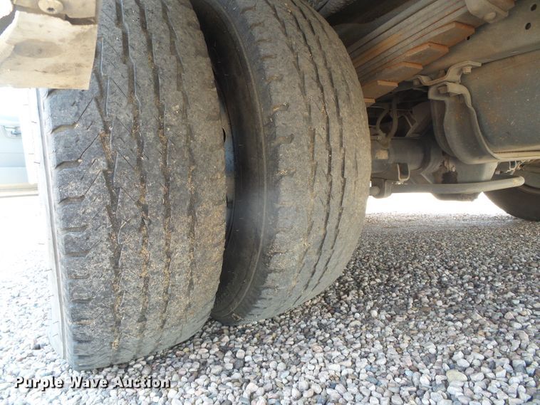 image for item DC5032 2008 Ford Econoline E450 Super Duty shuttle bus