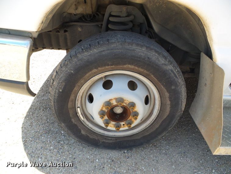 image for item DC5032 2008 Ford Econoline E450 Super Duty shuttle bus