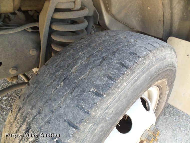 image for item DC5032 2008 Ford Econoline E450 Super Duty shuttle bus