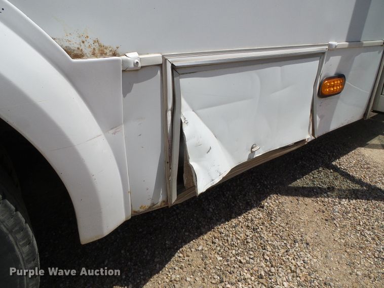 image for item DC5032 2008 Ford Econoline E450 Super Duty shuttle bus