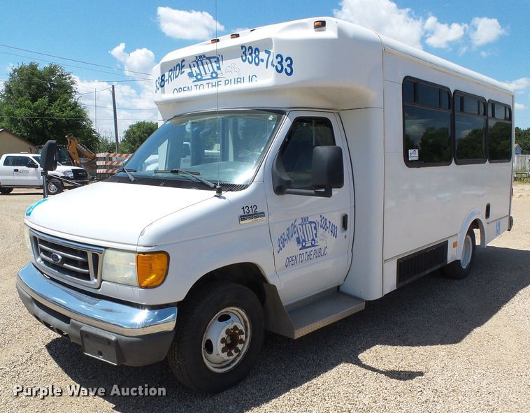 image for item DC5033 2006 Ford E350 Super Duty shuttle bus