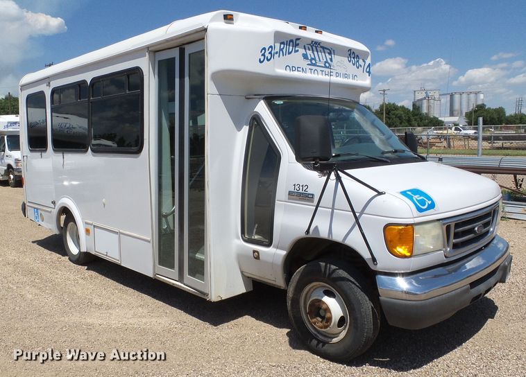 image for item DC5033 2006 Ford E350 Super Duty shuttle bus