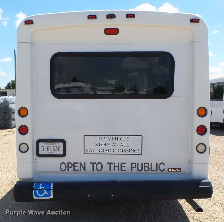 image for item DC5033 2006 Ford E350 Super Duty shuttle bus