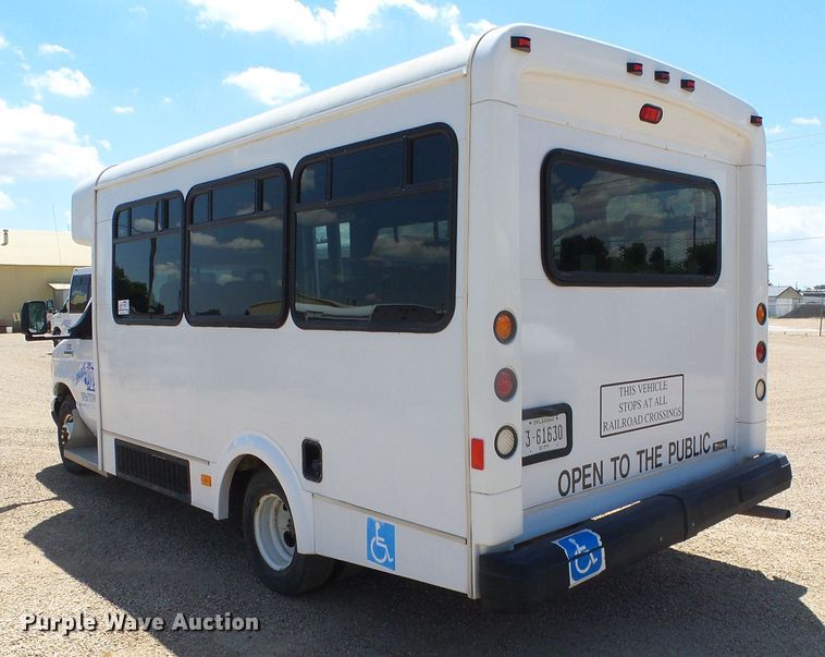 image for item DC5033 2006 Ford E350 Super Duty shuttle bus