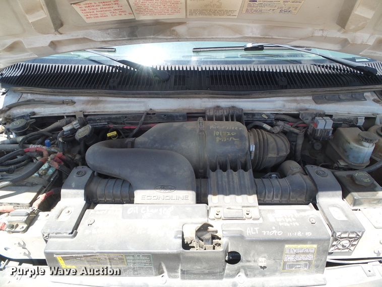 image for item DC5033 2006 Ford E350 Super Duty shuttle bus