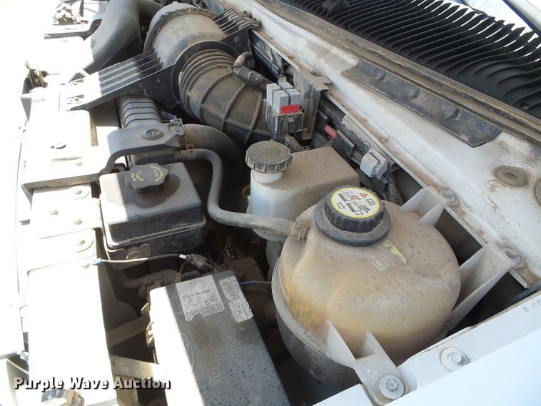 image for item DC5033 2006 Ford E350 Super Duty shuttle bus