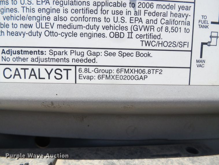 image for item DC5033 2006 Ford E350 Super Duty shuttle bus