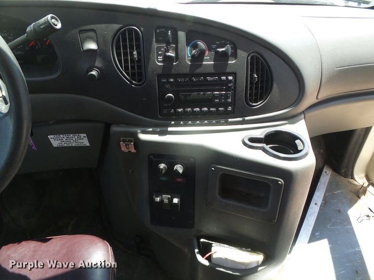 image for item DC5033 2006 Ford E350 Super Duty shuttle bus
