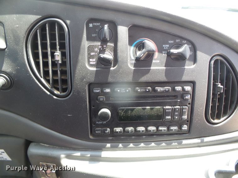 image for item DC5033 2006 Ford E350 Super Duty shuttle bus