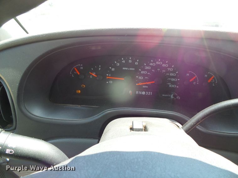 image for item DC5033 2006 Ford E350 Super Duty shuttle bus