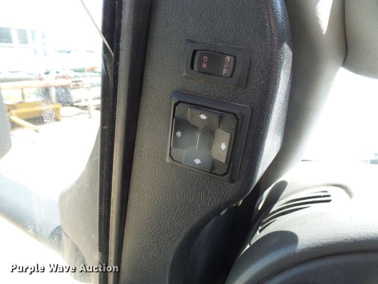 image for item DC5033 2006 Ford E350 Super Duty shuttle bus