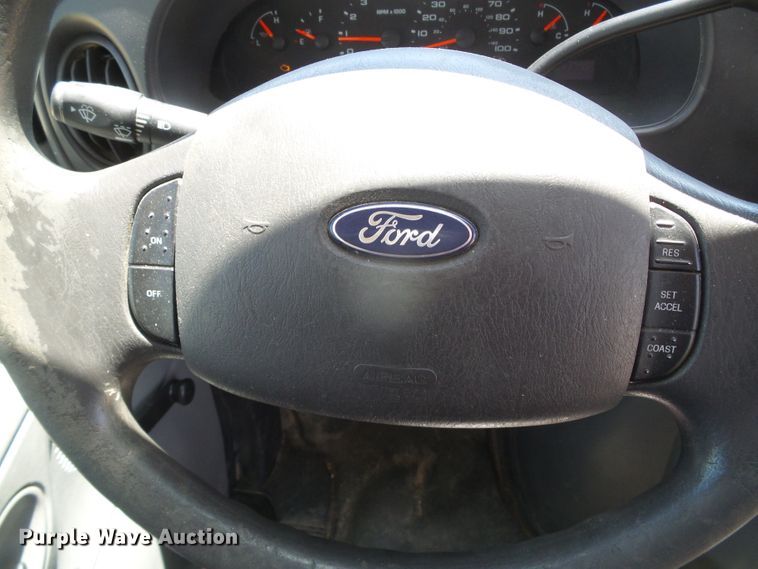 image for item DC5033 2006 Ford E350 Super Duty shuttle bus