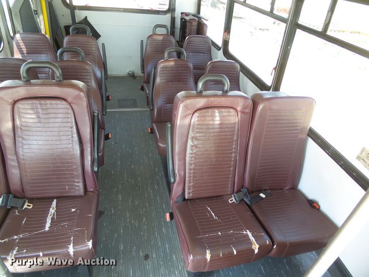 image for item DC5033 2006 Ford E350 Super Duty shuttle bus