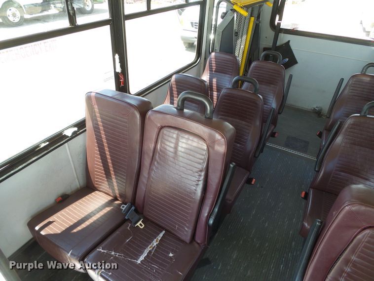 image for item DC5033 2006 Ford E350 Super Duty shuttle bus