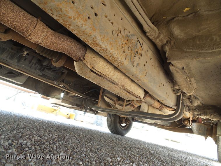 image for item DC5033 2006 Ford E350 Super Duty shuttle bus