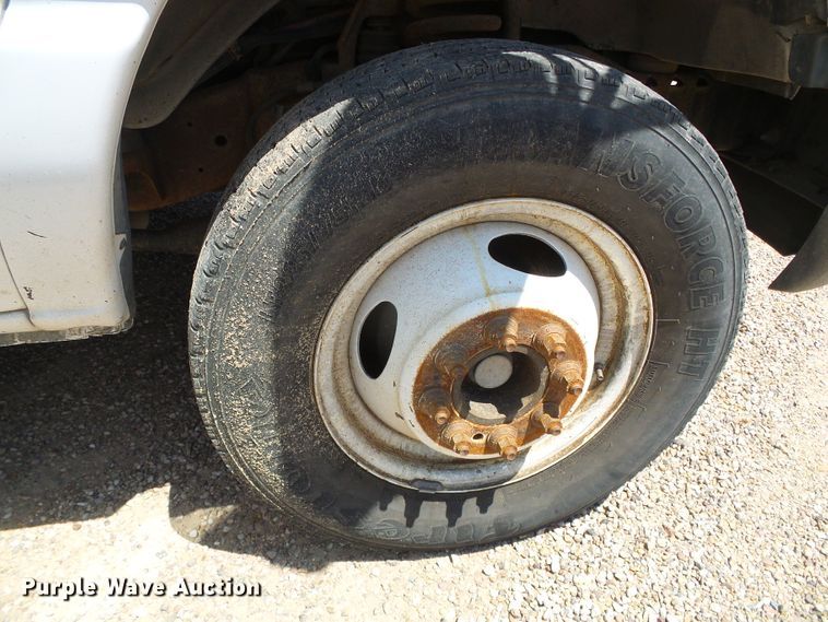 image for item DC5033 2006 Ford E350 Super Duty shuttle bus