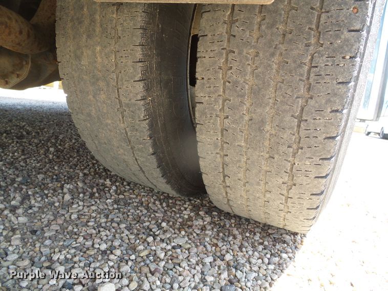 image for item DC5033 2006 Ford E350 Super Duty shuttle bus