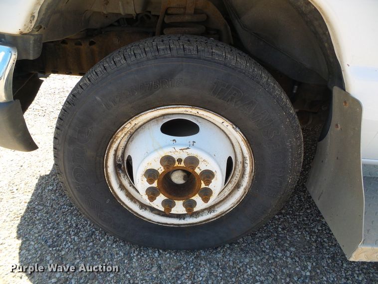 image for item DC5033 2006 Ford E350 Super Duty shuttle bus