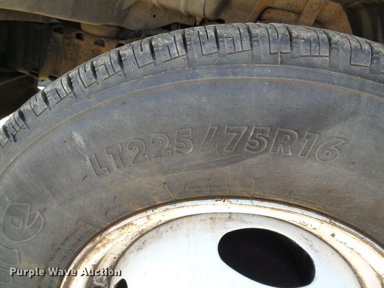 image for item DC5033 2006 Ford E350 Super Duty shuttle bus