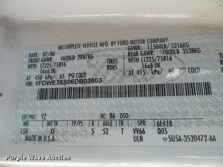 image for item DC5033 2006 Ford E350 Super Duty shuttle bus