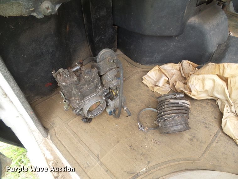 image for item DC5043 2001 Suzuki V-DD51B mini truck