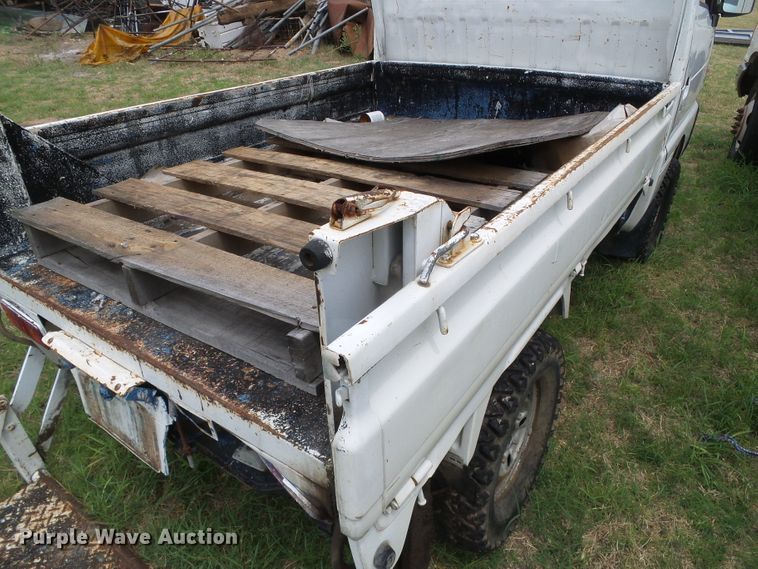 image for item DC5043 2001 Suzuki V-DD51B mini truck