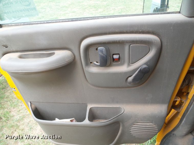 image for item DC5046 1999 Chevrolet Express 3500 school bus