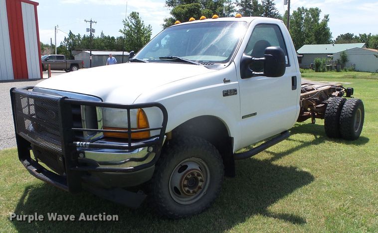 image for item DC5118 2001 Ford F350 Super Duty XLT pickup truck cab and chassis