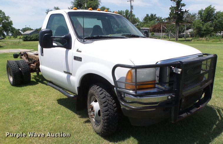 image for item DC5118 2001 Ford F350 Super Duty XLT pickup truck cab and chassis