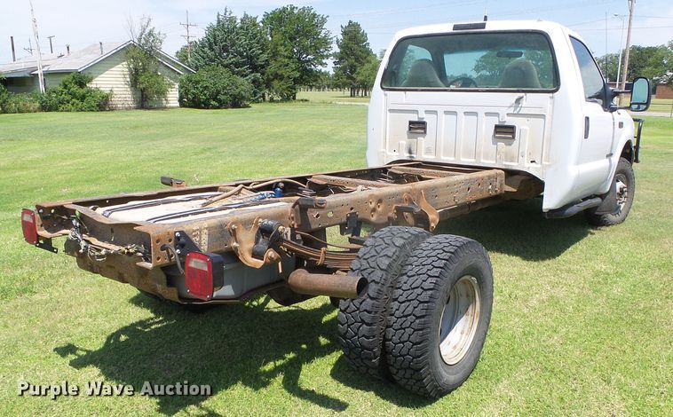 image for item DC5118 2001 Ford F350 Super Duty XLT pickup truck cab and chassis