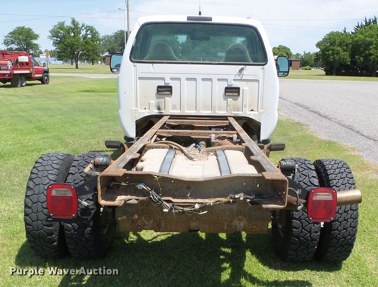 image for item DC5118 2001 Ford F350 Super Duty XLT pickup truck cab and chassis