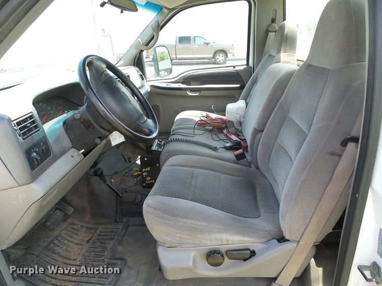 image for item DC5118 2001 Ford F350 Super Duty XLT pickup truck cab and chassis