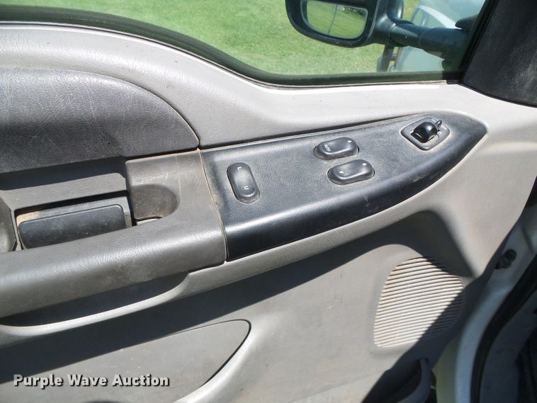 image for item DC5118 2001 Ford F350 Super Duty XLT pickup truck cab and chassis