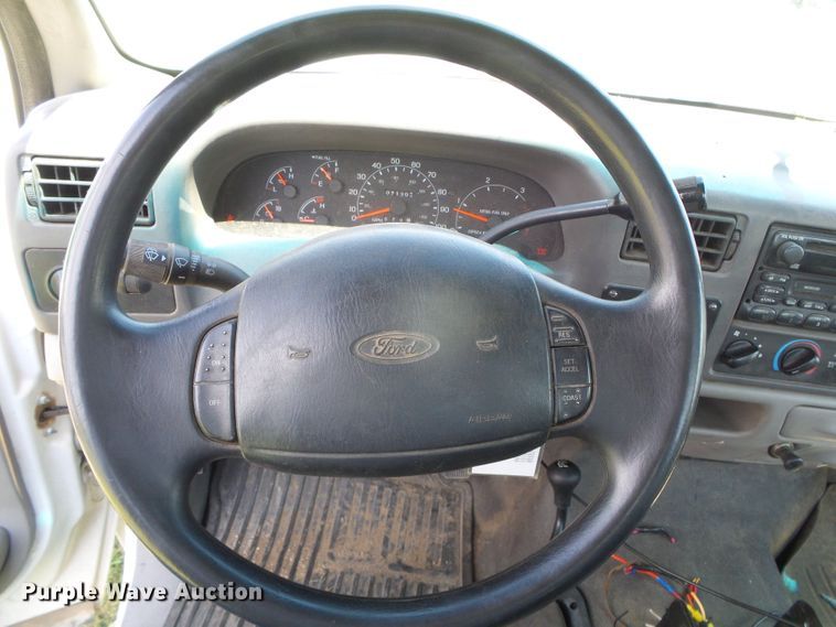 image for item DC5118 2001 Ford F350 Super Duty XLT pickup truck cab and chassis