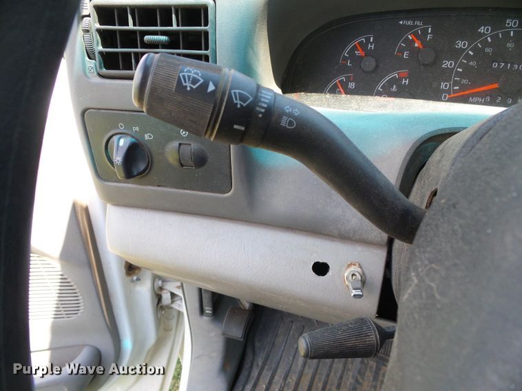 image for item DC5118 2001 Ford F350 Super Duty XLT pickup truck cab and chassis