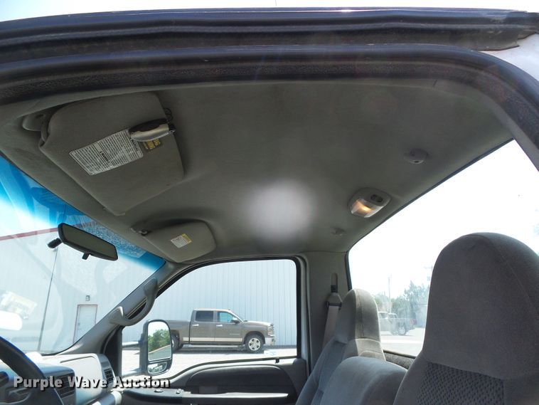 image for item DC5118 2001 Ford F350 Super Duty XLT pickup truck cab and chassis