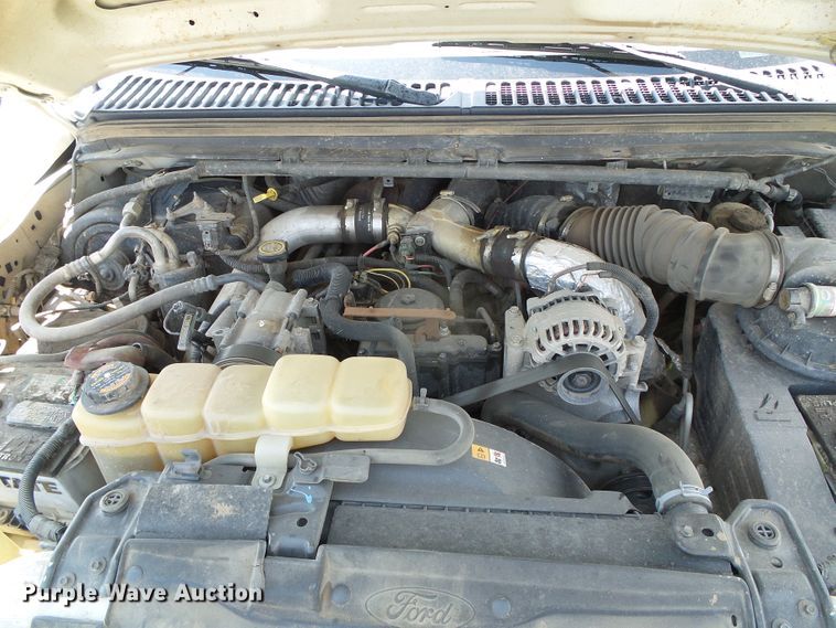 image for item DC5118 2001 Ford F350 Super Duty XLT pickup truck cab and chassis