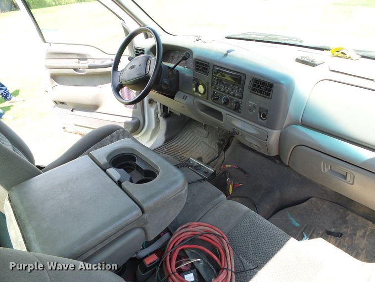 image for item DC5118 2001 Ford F350 Super Duty XLT pickup truck cab and chassis