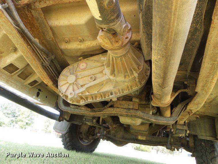 image for item DC5118 2001 Ford F350 Super Duty XLT pickup truck cab and chassis