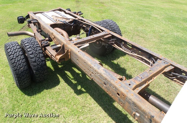 image for item DC5118 2001 Ford F350 Super Duty XLT pickup truck cab and chassis