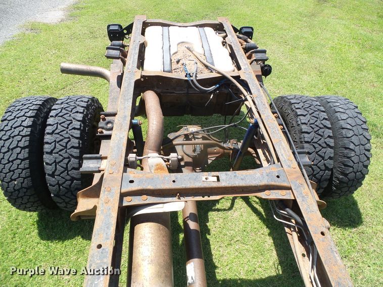 image for item DC5118 2001 Ford F350 Super Duty XLT pickup truck cab and chassis