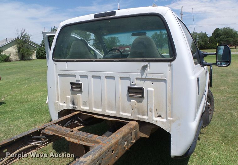 image for item DC5118 2001 Ford F350 Super Duty XLT pickup truck cab and chassis